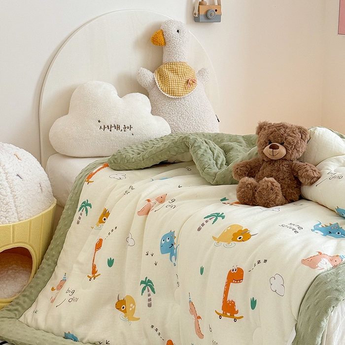 91家纺网 家纺一手货源 找家纺 嗨生活 2025新款全棉双层纱豆豆被儿童被春秋被冬被幼儿园被子系列 恐龙世纪