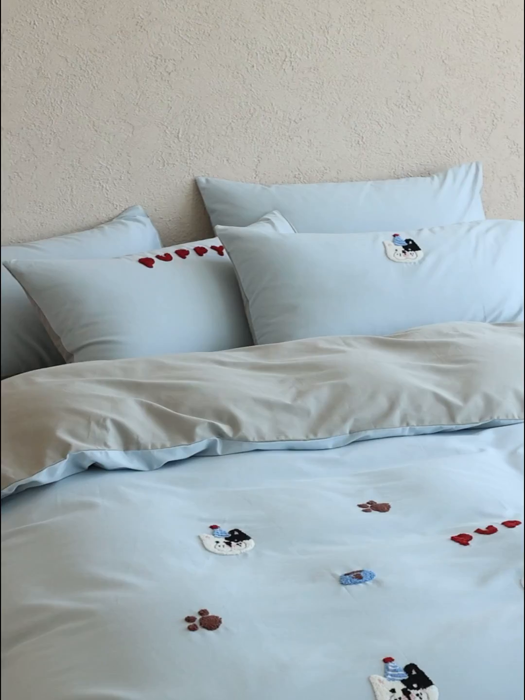 91家纺网 家纺一手货源 找家纺 时光里 2025新款全棉100S卡通风磨毛毛巾绣四件套 呆萌法斗犬