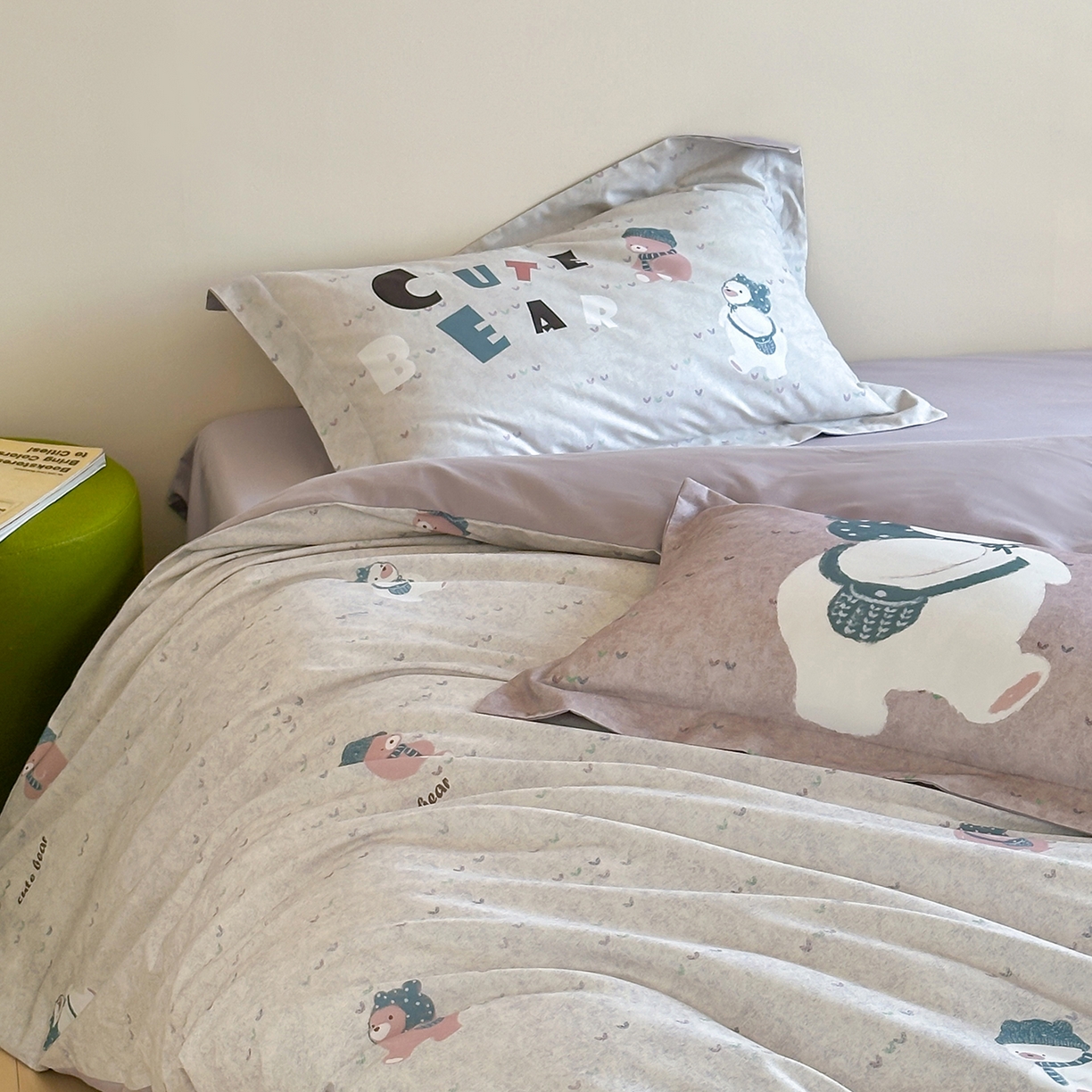 91家纺网 家纺一手货源 找家纺 时年家纺 2025新款全棉磨毛大版卡通印花系列套件 可爱熊宝