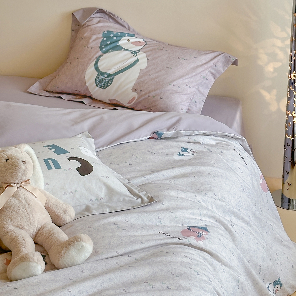 91家纺网 家纺一手货源 找家纺 时年家纺 2025新款全棉磨毛大版卡通印花系列套件 可爱熊宝