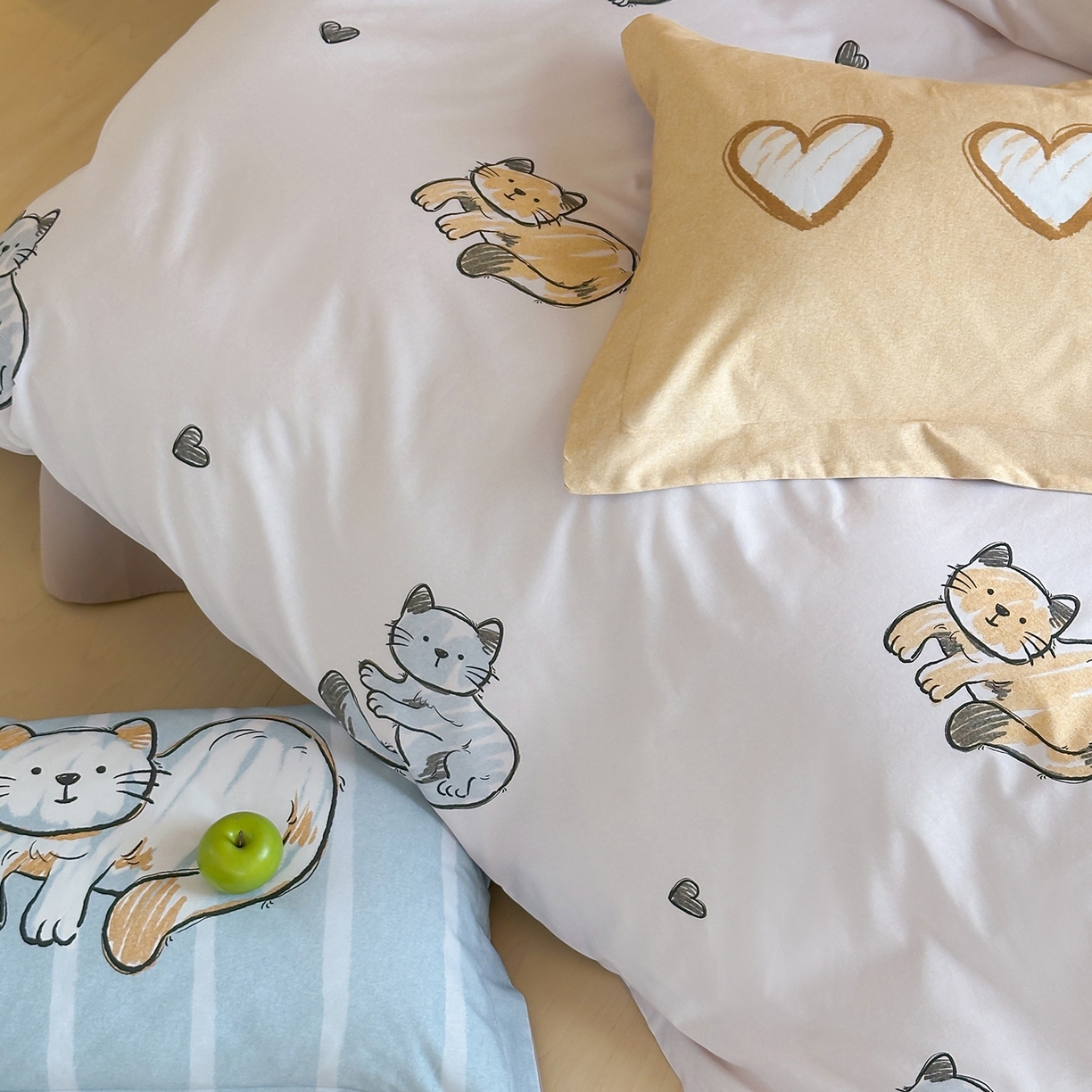 91家纺网 家纺一手货源 找家纺 时年家纺 2025新款全棉磨毛大版卡通印花系列套件 慵懒猫咪