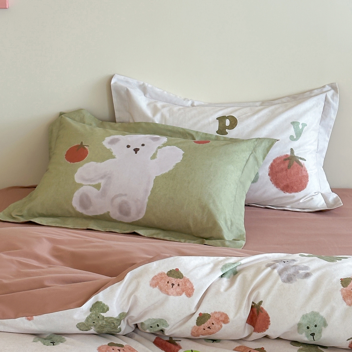 91家纺网 家纺一手货源 找家纺 时年家纺 2025新款全棉磨毛大版卡通印花系列套件 奶油玩偶