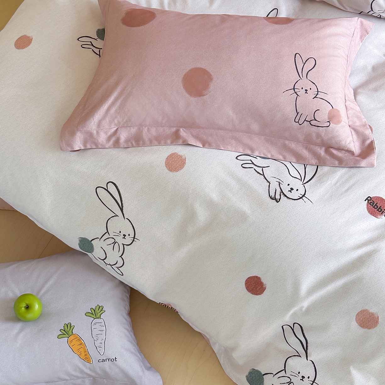 91家纺网 家纺一手货源 找家纺 时年家纺 2025新款全棉磨毛大版卡通印花系列套件 波点兔