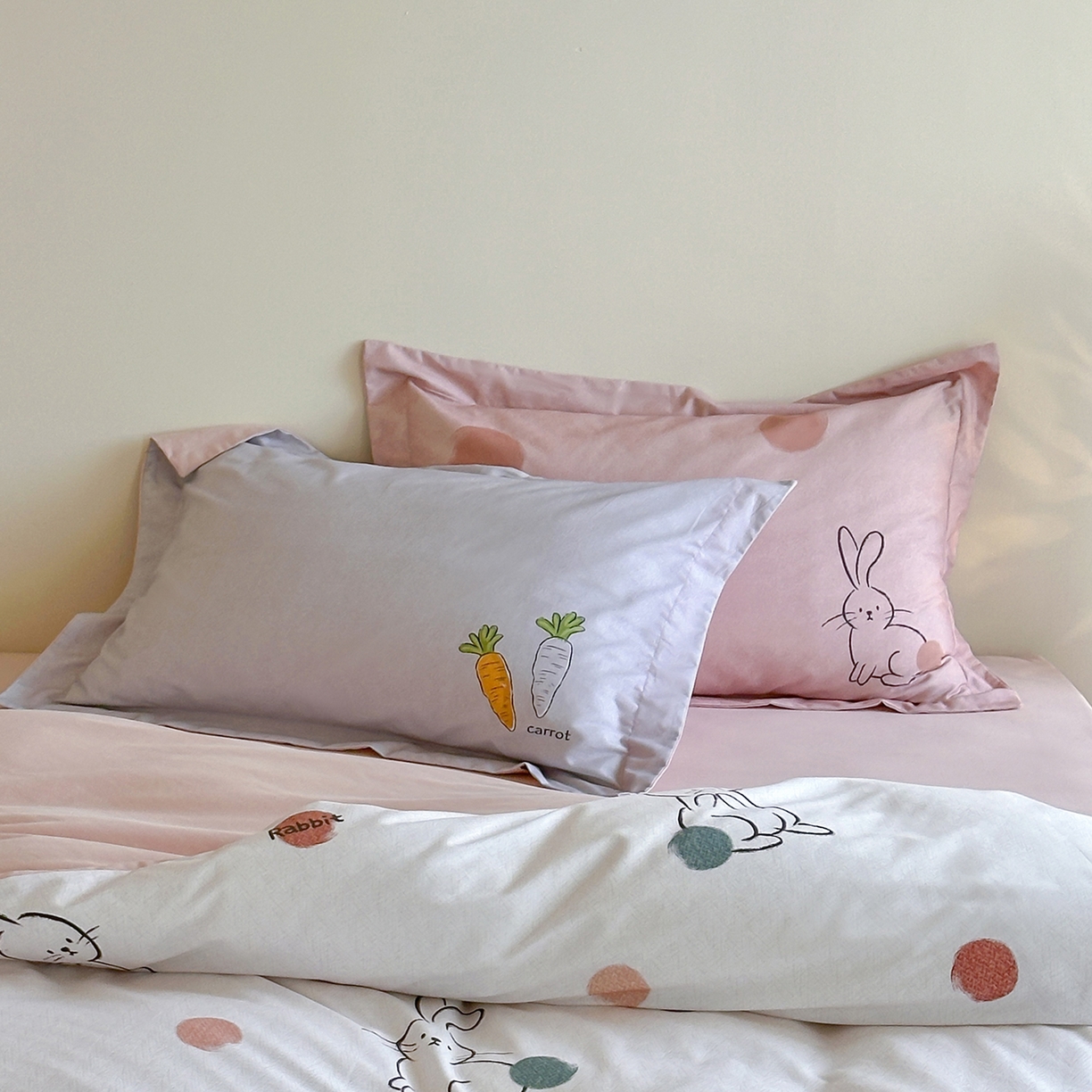 91家纺网 家纺一手货源 找家纺 时年家纺 2025新款全棉磨毛大版卡通印花系列套件 波点兔