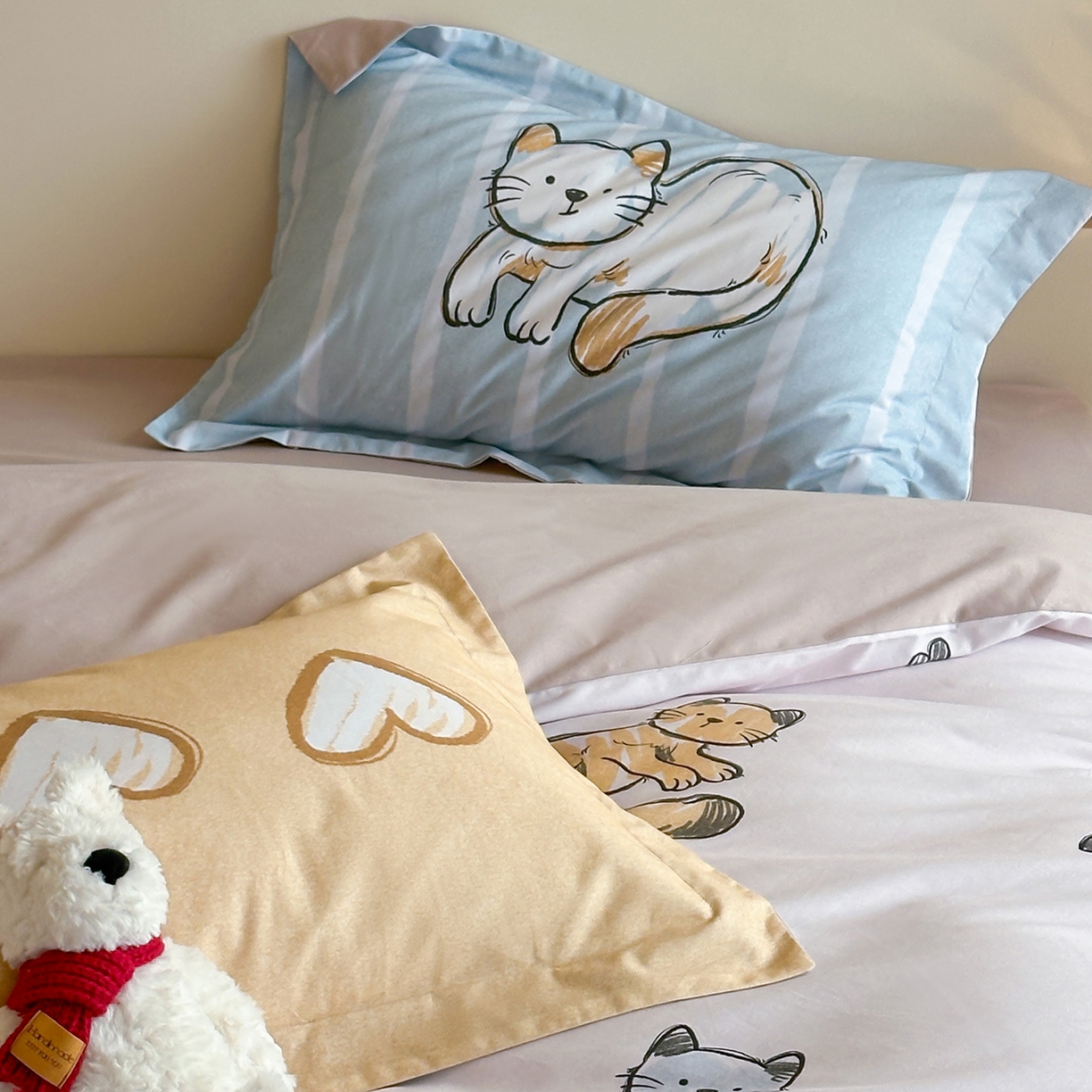 91家纺网 家纺一手货源 找家纺 时年家纺 2025新款全棉磨毛大版卡通印花系列套件 慵懒猫咪