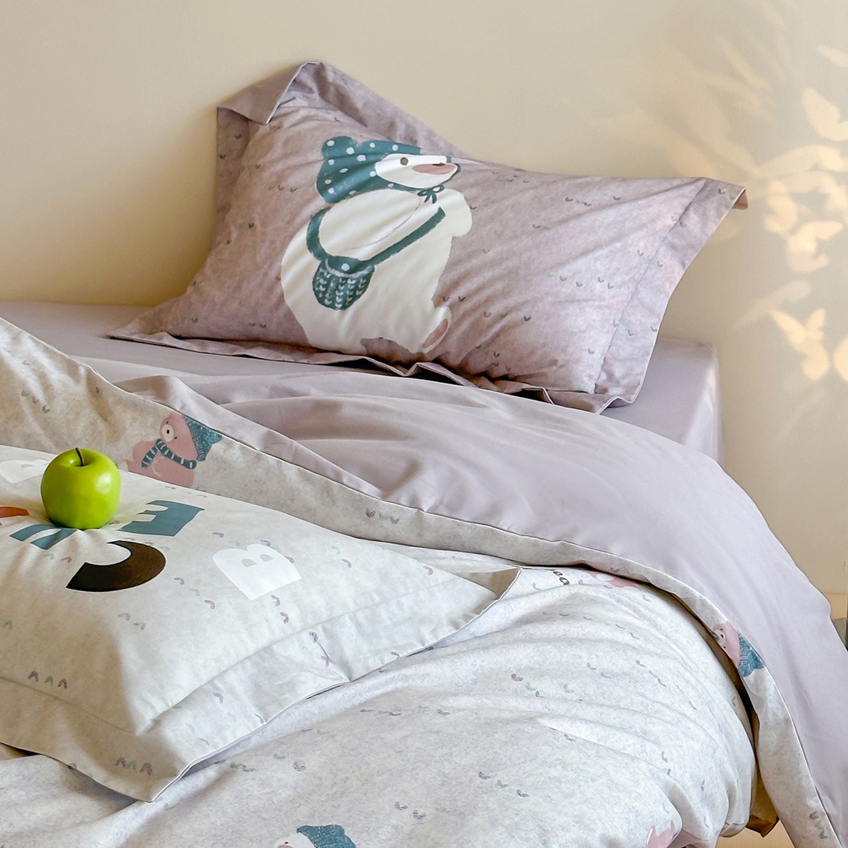 91家纺网 家纺一手货源 找家纺 时年家纺 2025新款全棉磨毛大版卡通印花系列套件 可爱熊宝