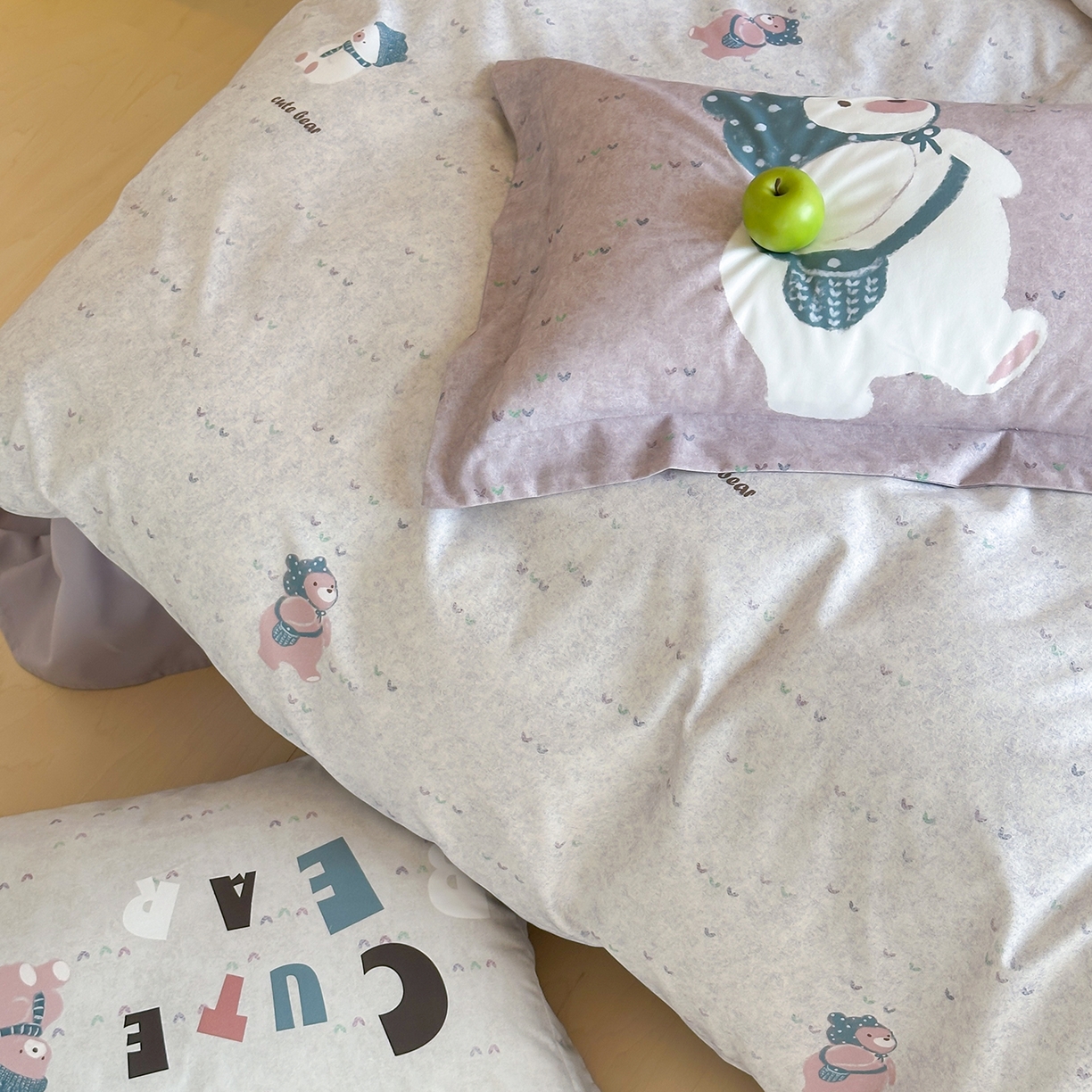 91家纺网 家纺一手货源 找家纺 时年家纺 2025新款全棉磨毛大版卡通印花系列套件 可爱熊宝