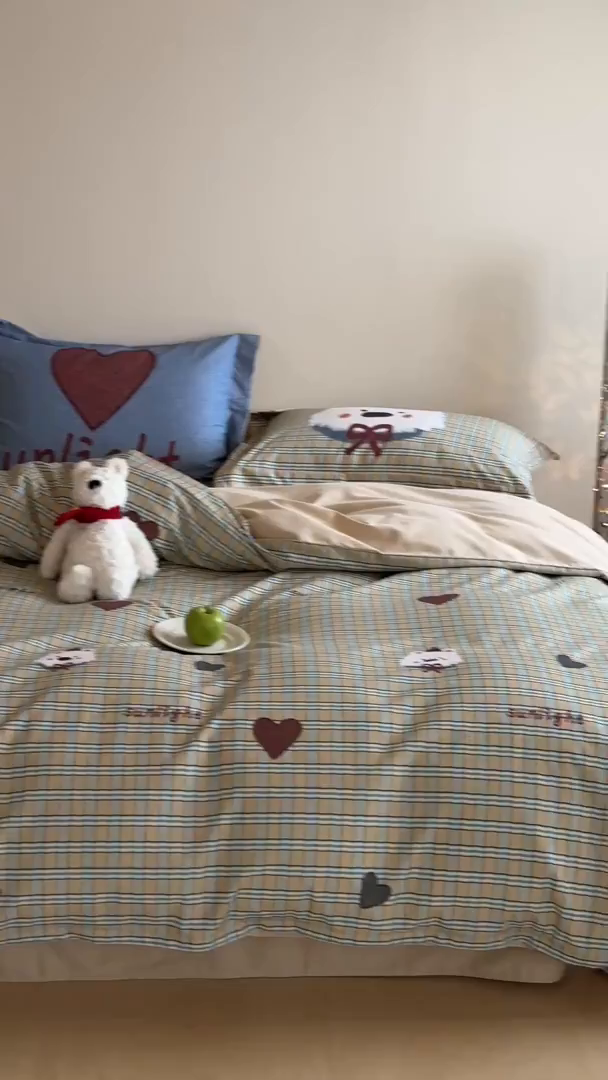 91家纺网 家纺一手货源 找家纺 时年家纺 2025新款全棉磨毛大版卡通印花系列套件 爱心熊