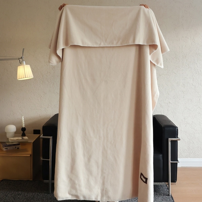 91家纺网 家纺一手货源 找家纺 （总）法芙娜家纺 2025新款简约纯色仿羊绒毯【1m券后价格不得低于88元 1.5m券后价格不得低于148元 2m券后价格不得低于168元】