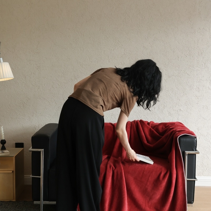 91家纺网 家纺一手货源 找家纺 法芙娜家纺 2025新款简约纯色仿羊绒毯【1m券后价格不得低于88元 1.5m券后价格不得低于148元 2m券后价格不得低于168元】 荔枝绛