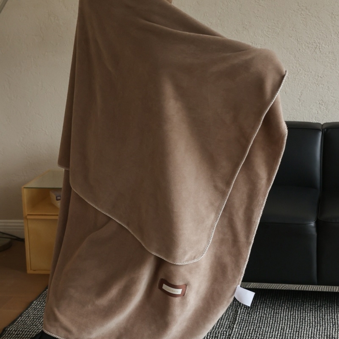 91家纺网 家纺一手货源 找家纺 法芙娜家纺 2025新款简约纯色仿羊绒毯【1m券后价格不得低于88元 1.5m券后价格不得低于148元 2m券后价格不得低于168元】 琥珀棕