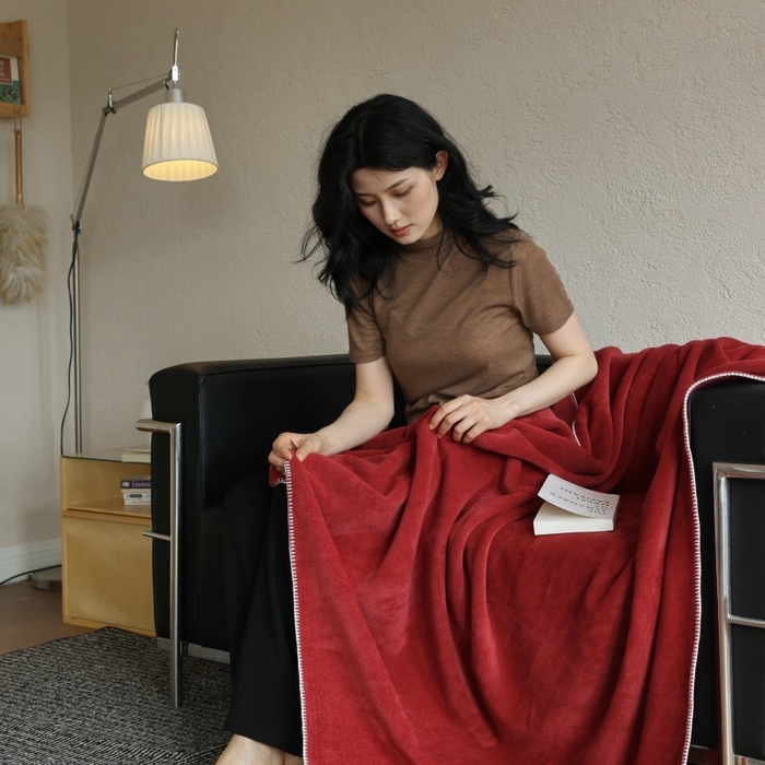 91家纺网 家纺一手货源 找家纺 法芙娜家纺 2025新款简约纯色仿羊绒毯【1m券后价格不得低于88元 1.5m券后价格不得低于148元 2m券后价格不得低于168元】 荔枝绛