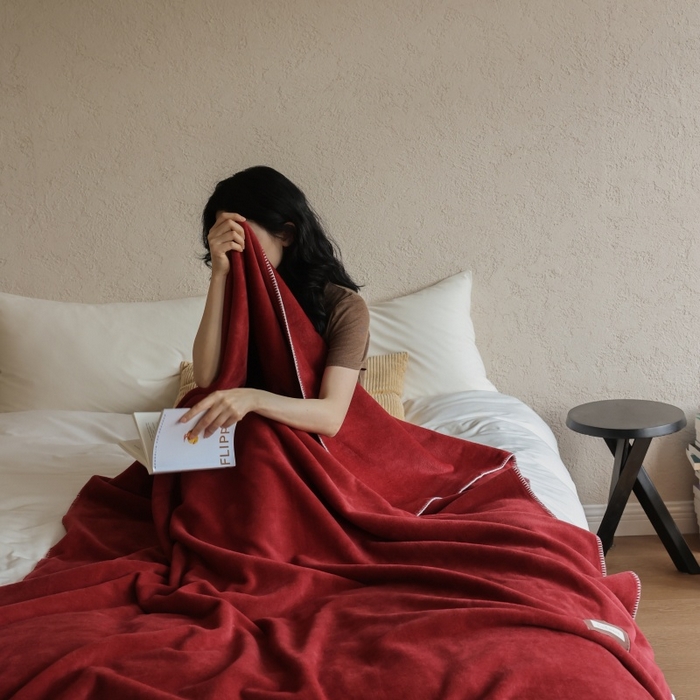 91家纺网 家纺一手货源 找家纺 法芙娜家纺 2025新款简约纯色仿羊绒毯【1m券后价格不得低于88元 1.5m券后价格不得低于148元 2m券后价格不得低于168元】 荔枝绛