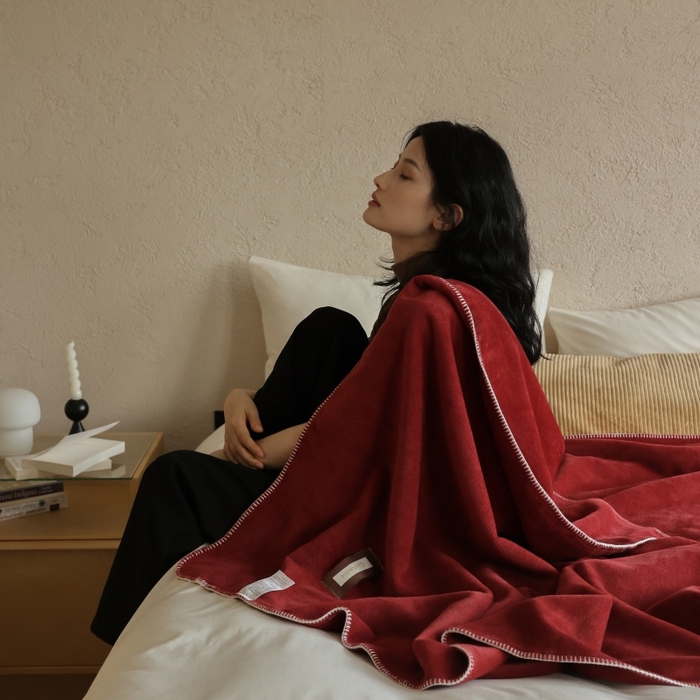 91家纺网 家纺一手货源 找家纺 法芙娜家纺 2025新款简约纯色仿羊绒毯【1m券后价格不得低于88元 1.5m券后价格不得低于148元 2m券后价格不得低于168元】 荔枝绛