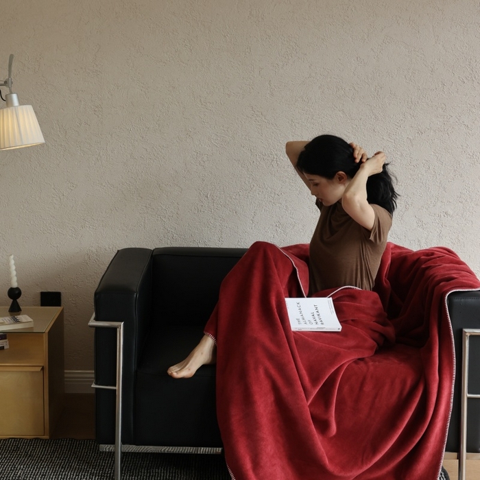 91家纺网 家纺一手货源 找家纺 法芙娜家纺 2025新款简约纯色仿羊绒毯【1m券后价格不得低于88元 1.5m券后价格不得低于148元 2m券后价格不得低于168元】 荔枝绛