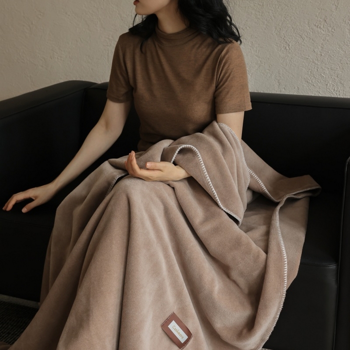 91家纺网 家纺一手货源 找家纺 法芙娜家纺 2025新款简约纯色仿羊绒毯【1m券后价格不得低于88元 1.5m券后价格不得低于148元 2m券后价格不得低于168元】 琥珀棕