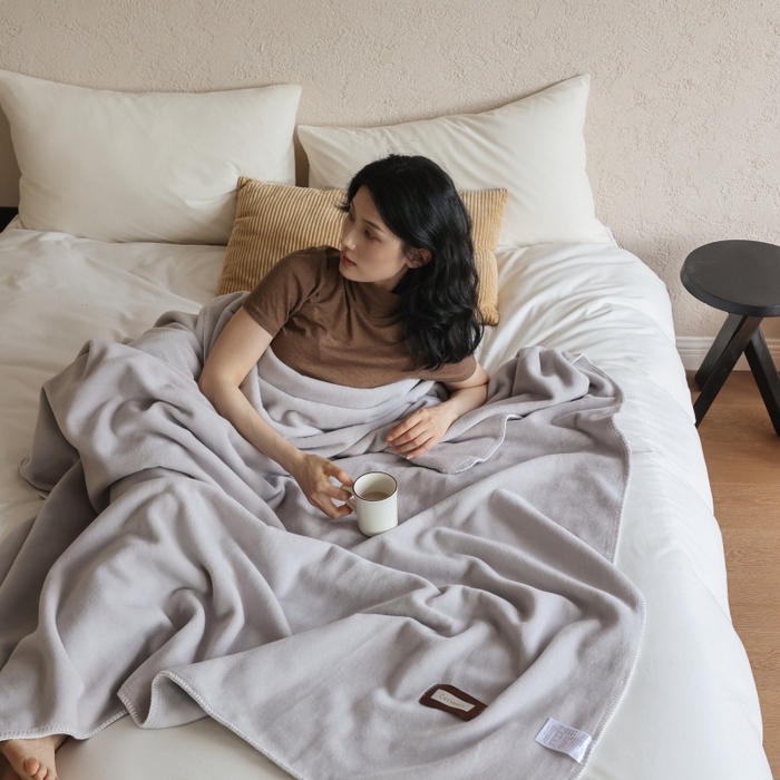 91家纺网 家纺一手货源 找家纺 法芙娜家纺 2025新款简约纯色仿羊绒毯【1m券后价格不得低于88元 1.5m券后价格不得低于148元 2m券后价格不得低于168元】 山青灰