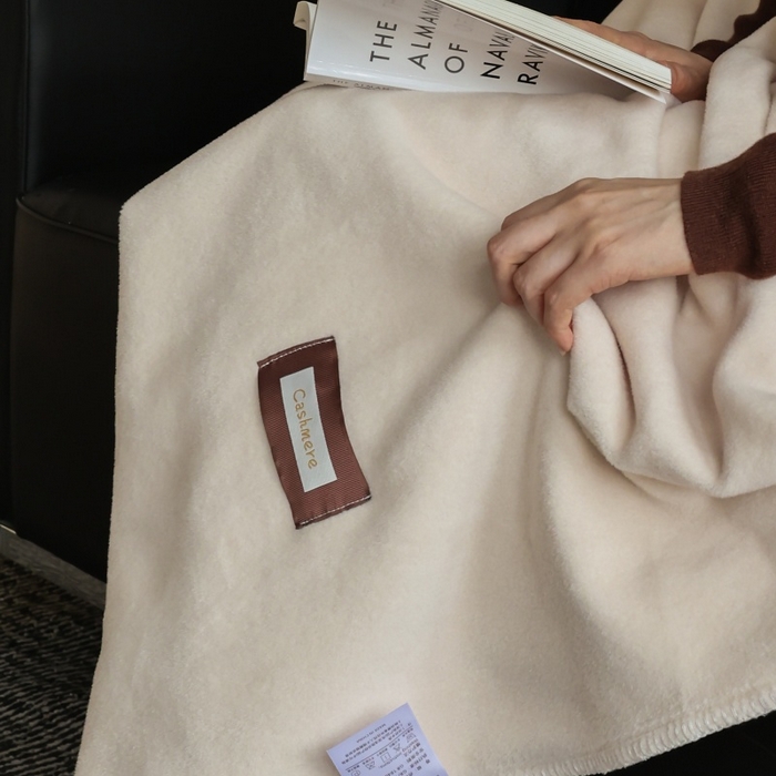 91家纺网 家纺一手货源 找家纺 法芙娜家纺 2025新款简约纯色仿羊绒毯【1m券后价格不得低于88元 1.5m券后价格不得低于148元 2m券后价格不得低于168元】 羊脂白