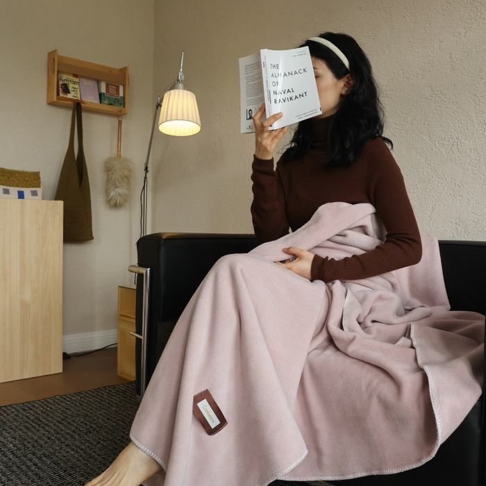 91家纺网 家纺一手货源 找家纺 法芙娜家纺 2025新款简约纯色仿羊绒毯【1m券后价格不得低于88元 1.5m券后价格不得低于148元 2m券后价格不得低于168元】 暮山紫