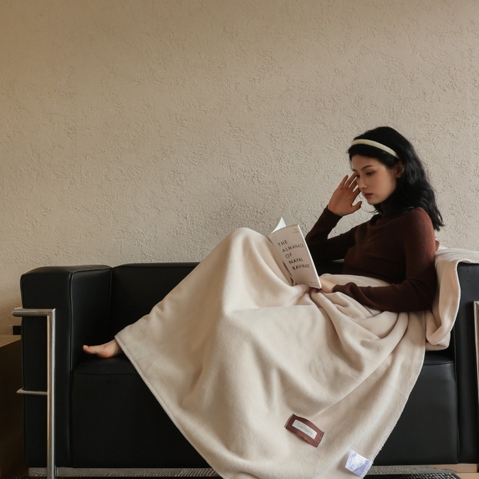 91家纺网 家纺一手货源 找家纺 法芙娜家纺 2025新款简约纯色仿羊绒毯【1m券后价格不得低于88元 1.5m券后价格不得低于148元 2m券后价格不得低于168元】 羊脂白