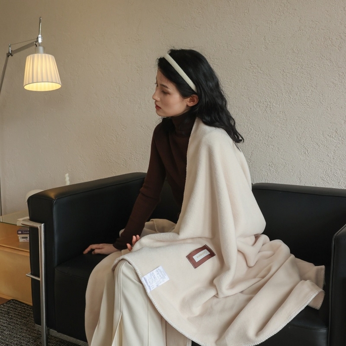 91家纺网 家纺一手货源 找家纺 法芙娜家纺 2025新款简约纯色仿羊绒毯【1m券后价格不得低于88元 1.5m券后价格不得低于148元 2m券后价格不得低于168元】 羊脂白