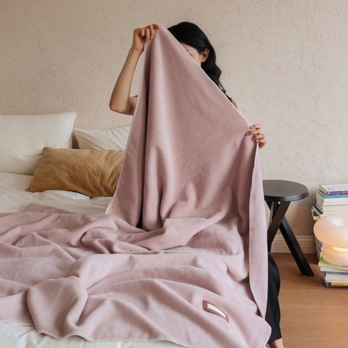 91家纺网 家纺一手货源 找家纺 法芙娜家纺 2025新款简约纯色仿羊绒毯【1m券后价格不得低于88元 1.5m券后价格不得低于148元 2m券后价格不得低于168元】 暮山紫