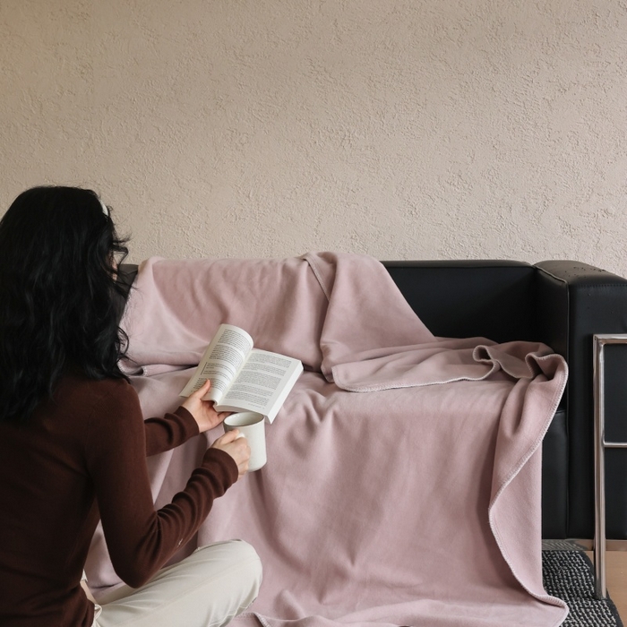 91家纺网 家纺一手货源 找家纺 法芙娜家纺 2025新款简约纯色仿羊绒毯【1m券后价格不得低于88元 1.5m券后价格不得低于148元 2m券后价格不得低于168元】 暮山紫