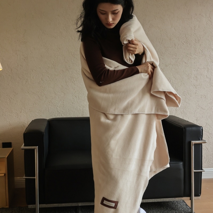 91家纺网 家纺一手货源 找家纺 法芙娜家纺 2025新款简约纯色仿羊绒毯【1m券后价格不得低于88元 1.5m券后价格不得低于148元 2m券后价格不得低于168元】 羊脂白