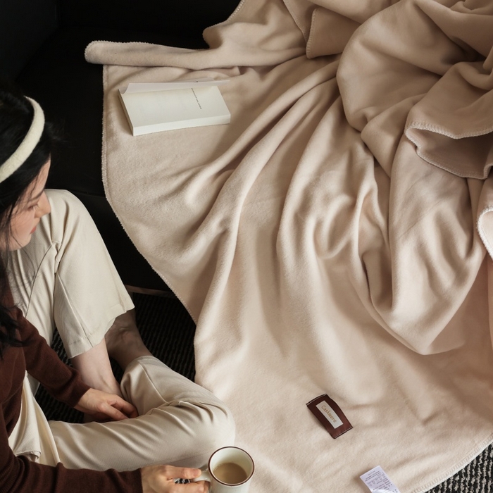 91家纺网 家纺一手货源 找家纺 法芙娜家纺 2025新款简约纯色仿羊绒毯【1m券后价格不得低于88元 1.5m券后价格不得低于148元 2m券后价格不得低于168元】 羊脂白