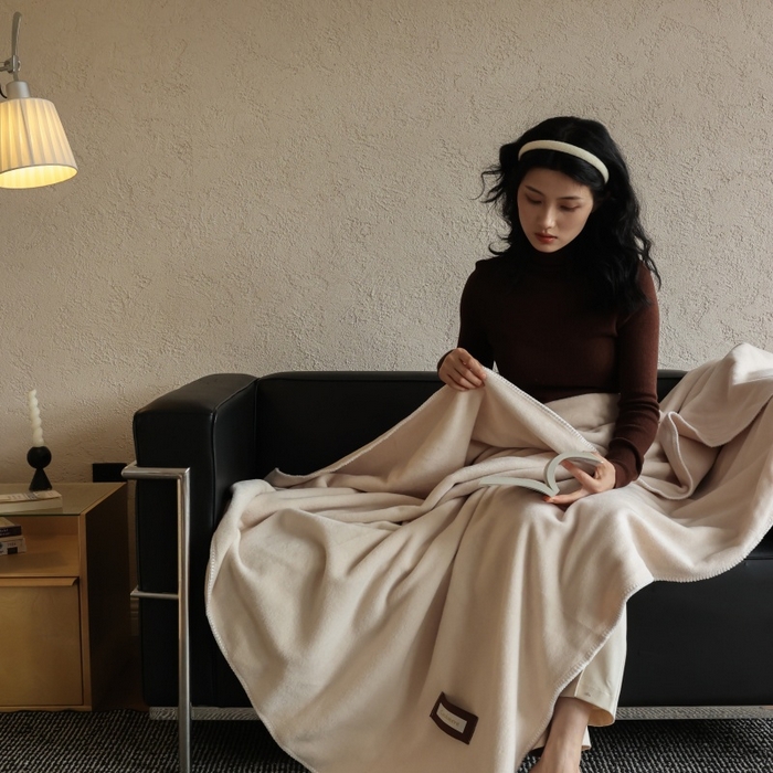 91家纺网 家纺一手货源 找家纺 法芙娜家纺 2025新款简约纯色仿羊绒毯【1m券后价格不得低于88元 1.5m券后价格不得低于148元 2m券后价格不得低于168元】 羊脂白