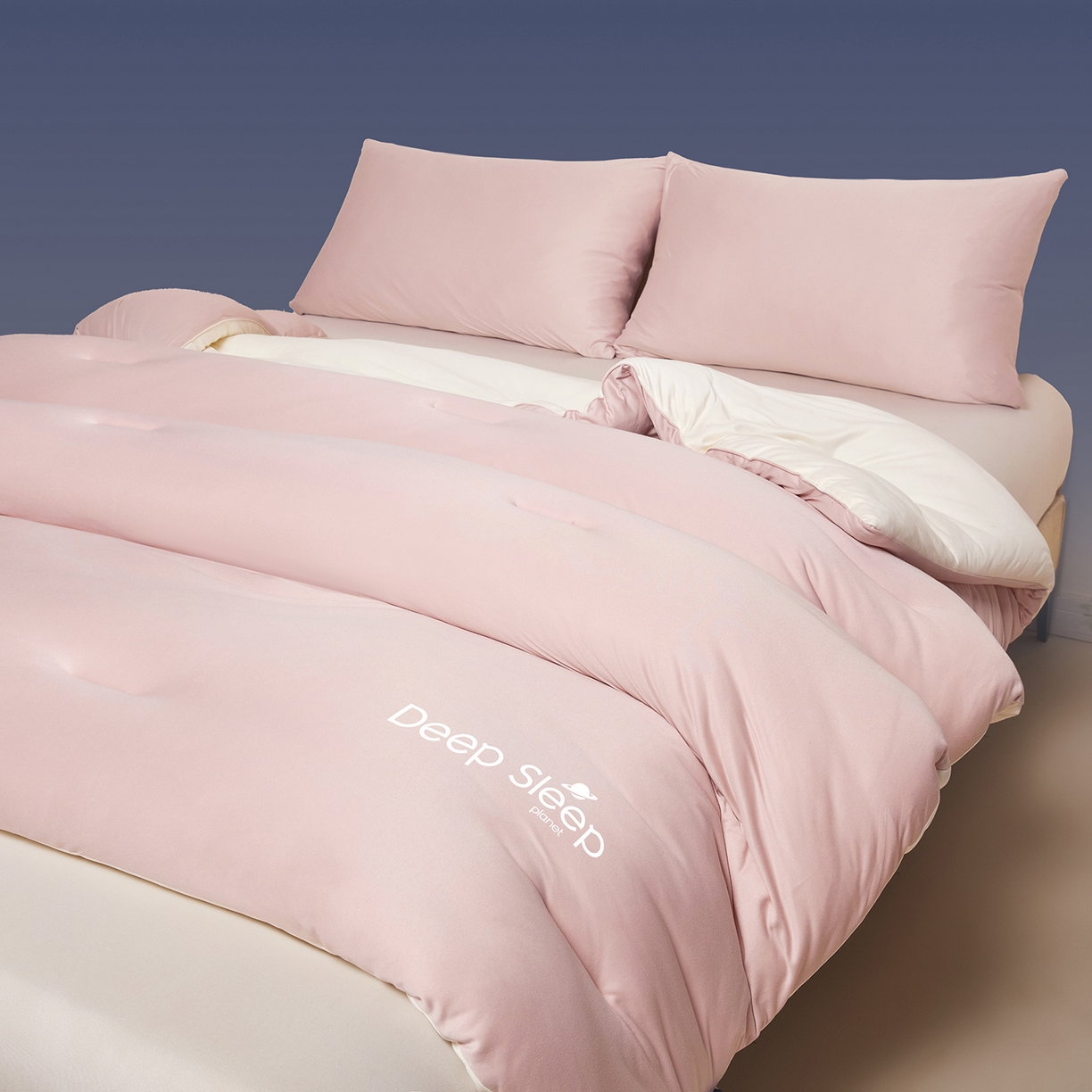 91家纺网 家纺一手货源 找家纺 云玲时尚 2025新款深睡星球针织棉控温被pro被子被芯 菊雾粉