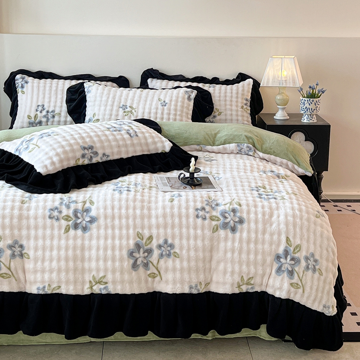 91家纺网 家纺一手货源 找家纺 言熙居家纺 2025新款A类兔毛绒韩版卡通花边四件套 映春