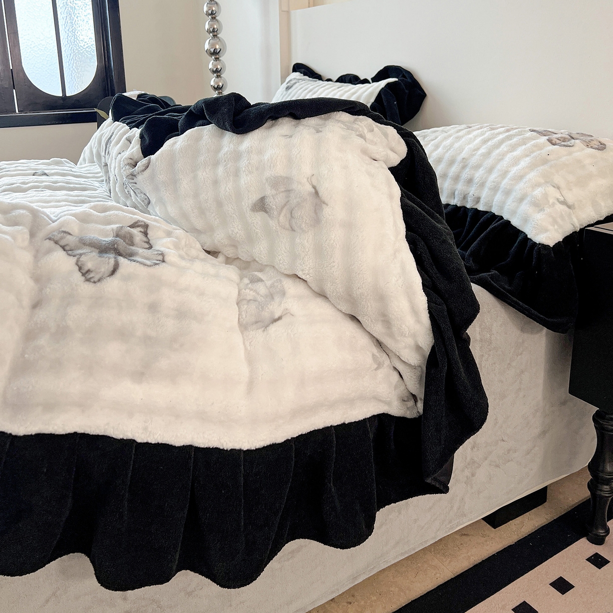 91家纺网 家纺一手货源 找家纺 言熙居家纺 2025新款A类兔毛绒韩版卡通花边四件套 幻蝶