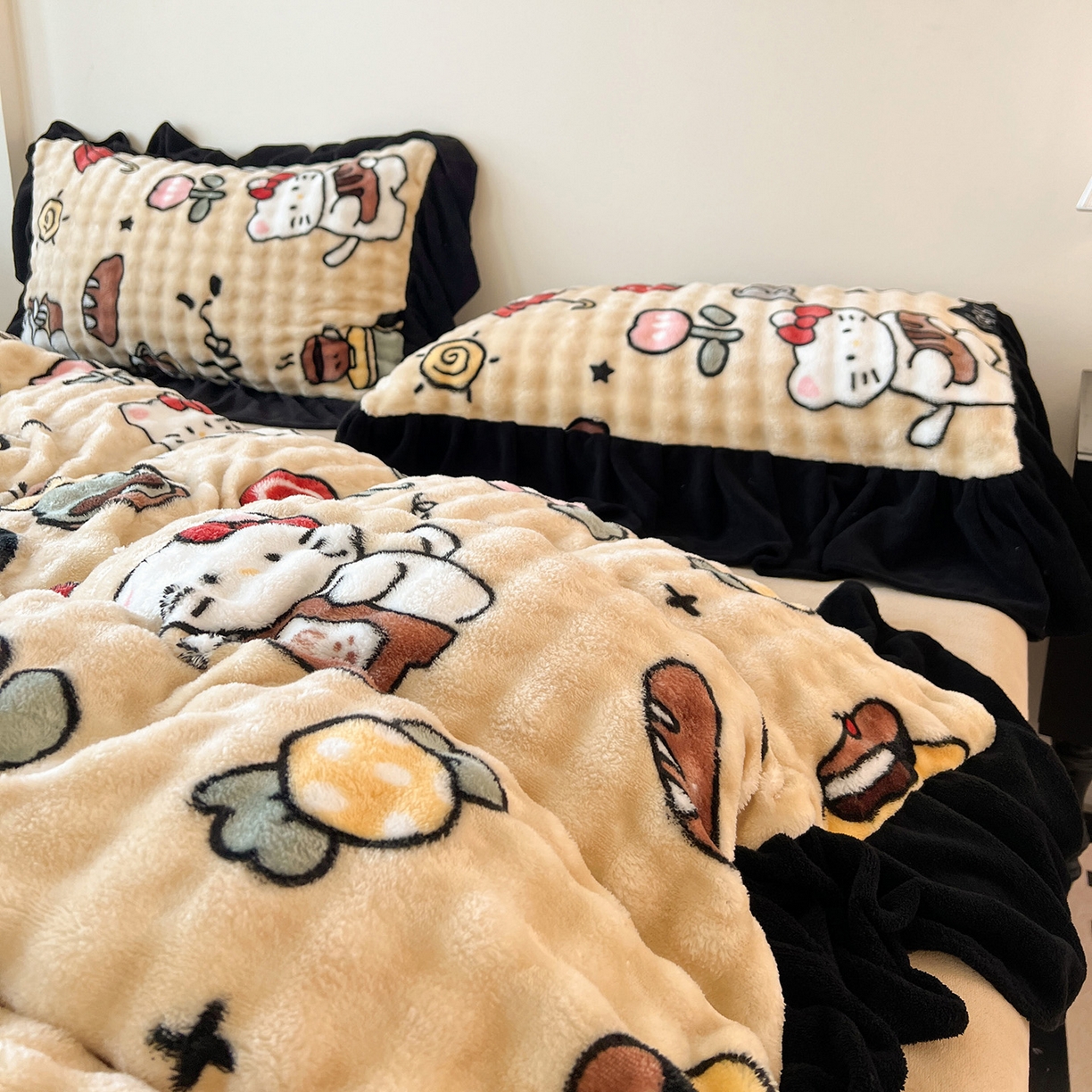 91家纺网 家纺一手货源 找家纺 言熙居家纺 2025新款A类兔毛绒韩版卡通花边四件套 休闲一刻