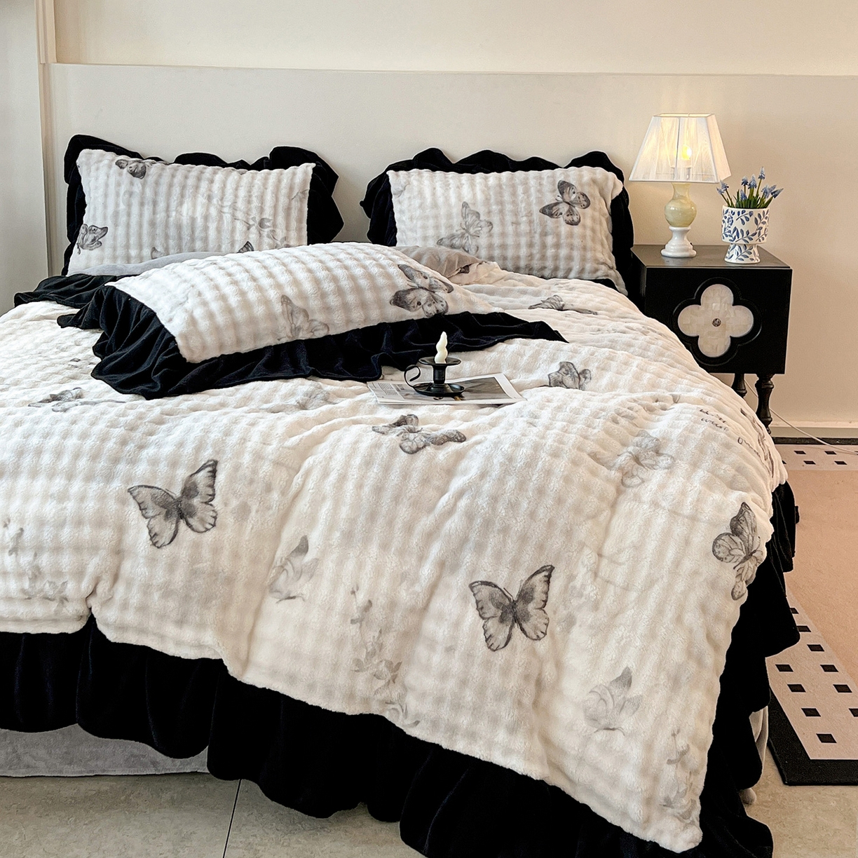 91家纺网 家纺一手货源 找家纺 言熙居家纺 2025新款A类兔毛绒韩版卡通花边四件套 幻蝶