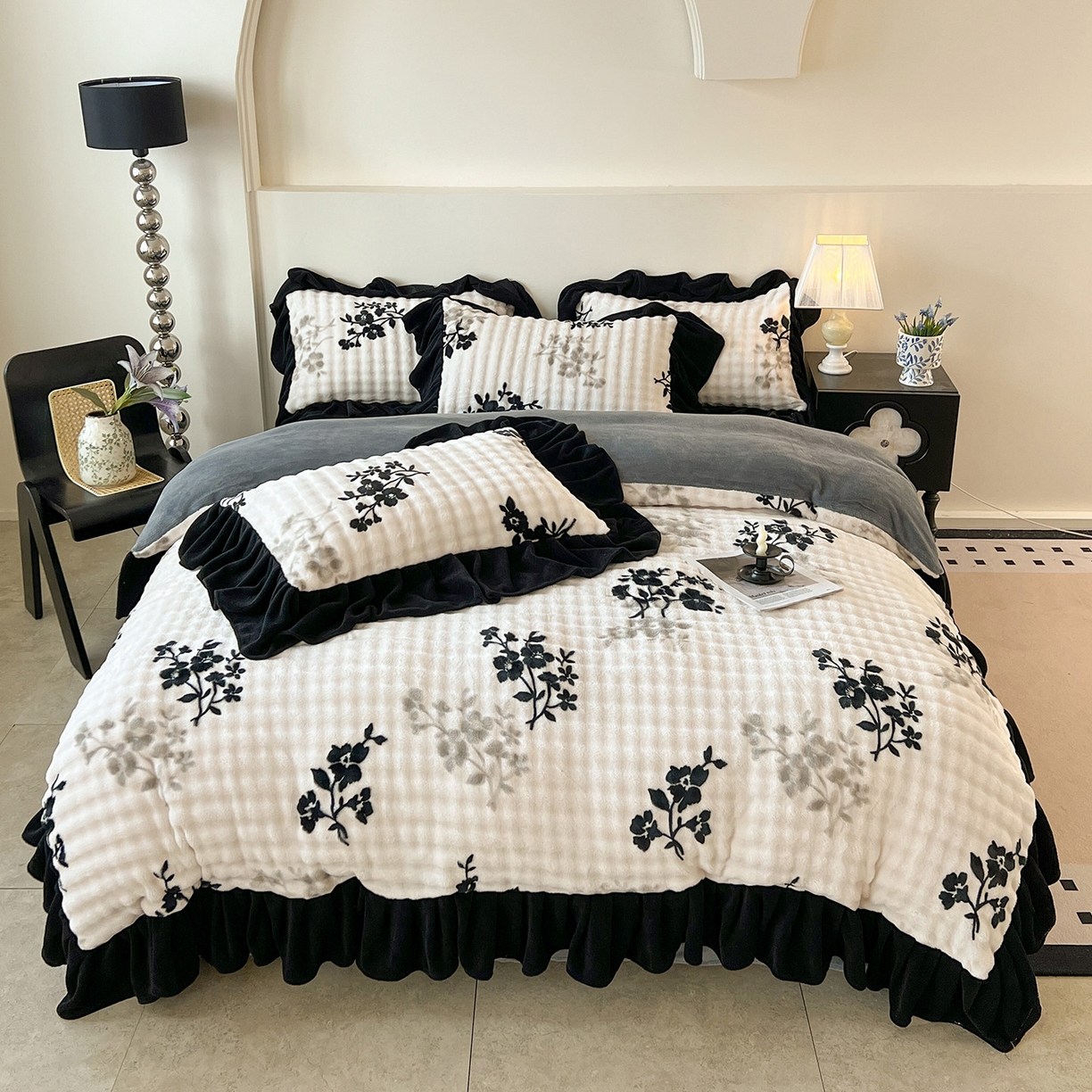 91家纺网 家纺一手货源 找家纺 言熙居家纺 2025新款A类兔毛绒韩版卡通花边四件套 墨枝