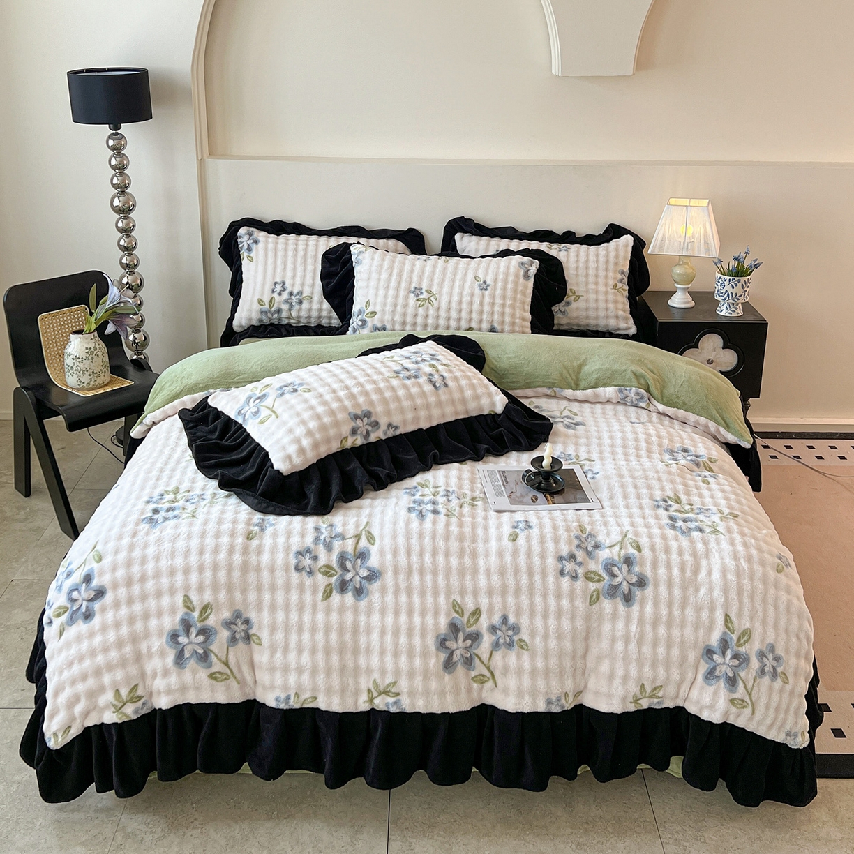 91家纺网 家纺一手货源 找家纺 言熙居家纺 2025新款A类兔毛绒韩版卡通花边四件套 映春