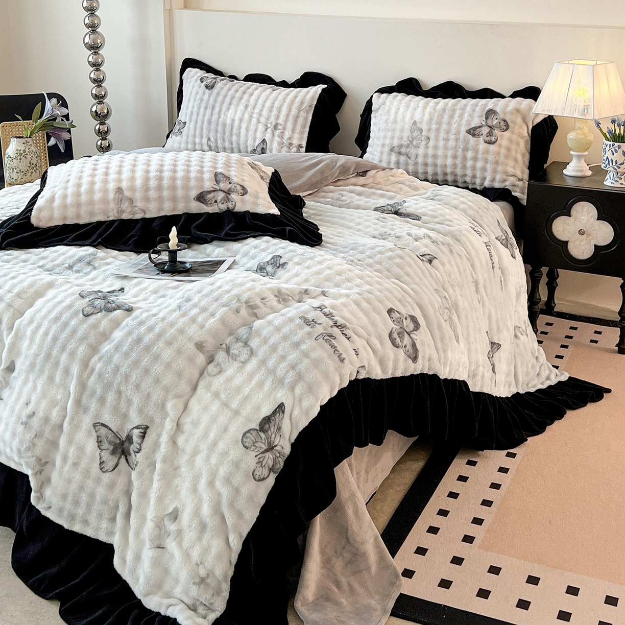 91家纺网 家纺一手货源 找家纺 言熙居家纺 2025新款A类兔毛绒韩版卡通花边四件套 幻蝶