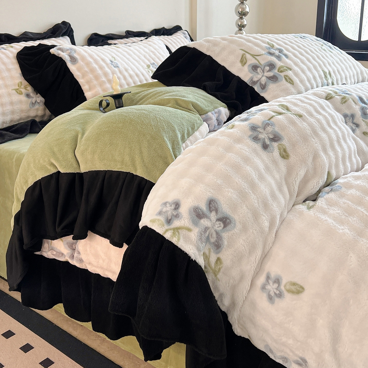 91家纺网 家纺一手货源 找家纺 言熙居家纺 2025新款A类兔毛绒韩版卡通花边四件套 映春