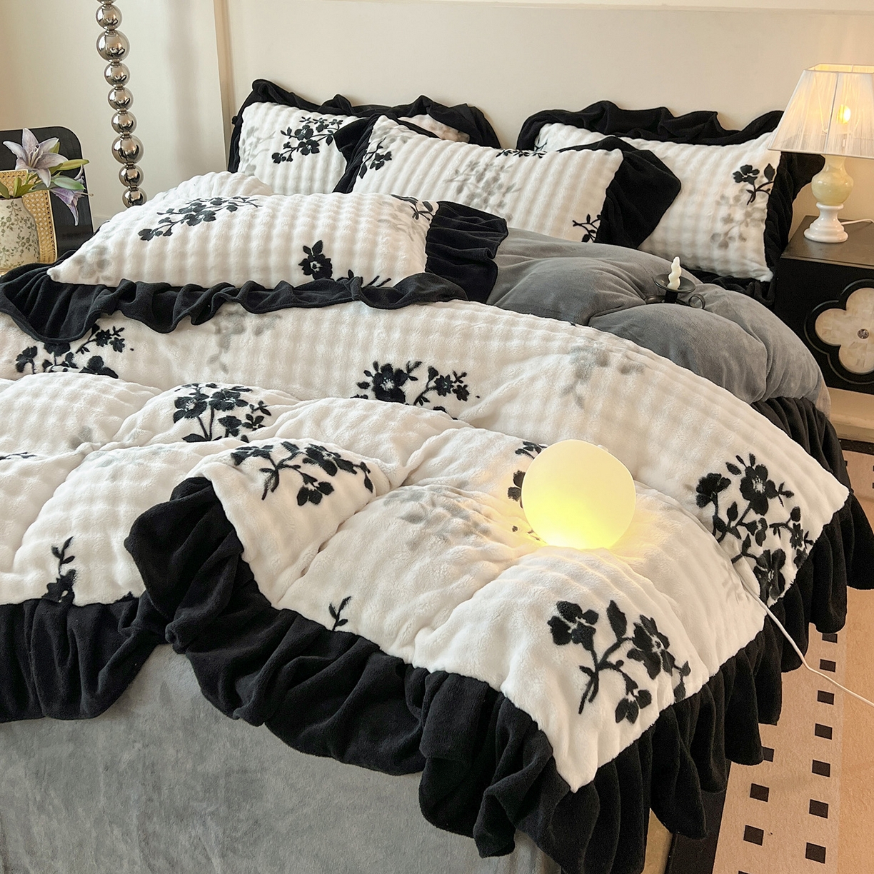 91家纺网 家纺一手货源 找家纺 言熙居家纺 2025新款A类兔毛绒韩版卡通花边四件套 墨枝