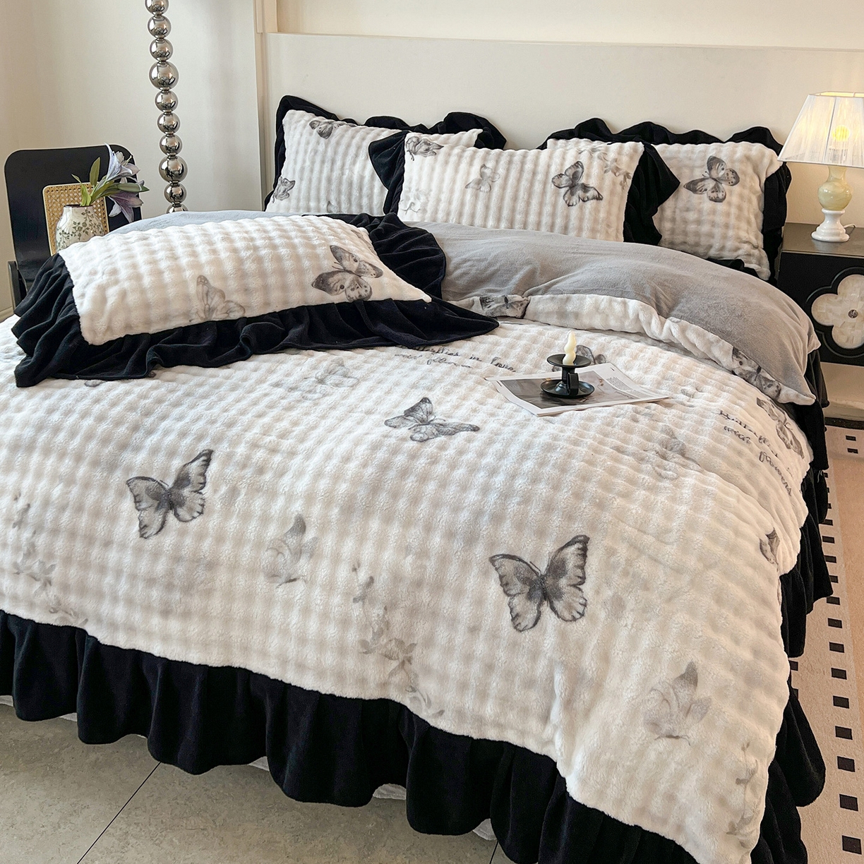 91家纺网 家纺一手货源 找家纺 言熙居家纺 2025新款A类兔毛绒韩版卡通花边四件套 幻蝶