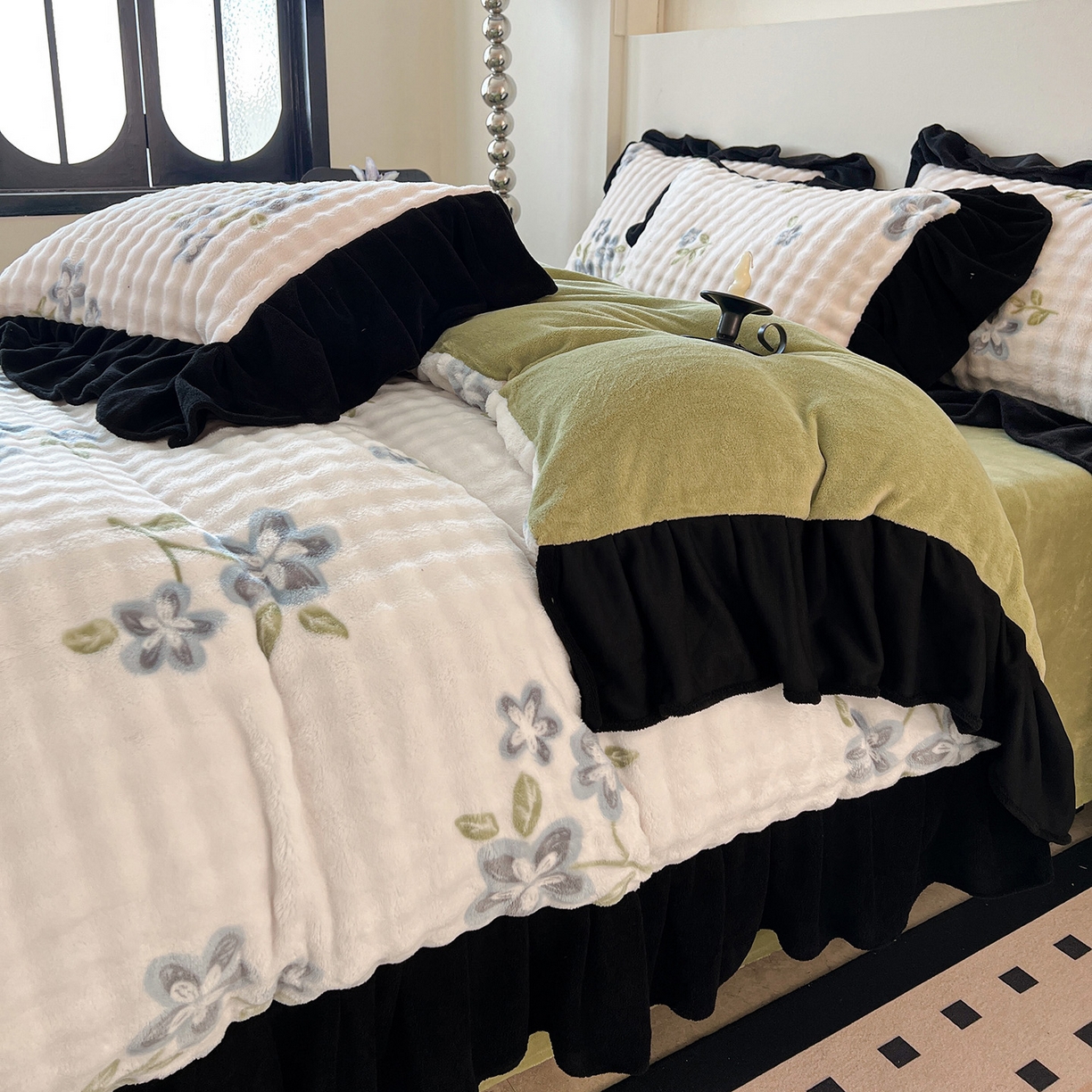 91家纺网 家纺一手货源 找家纺 言熙居家纺 2025新款A类兔毛绒韩版卡通花边四件套 映春