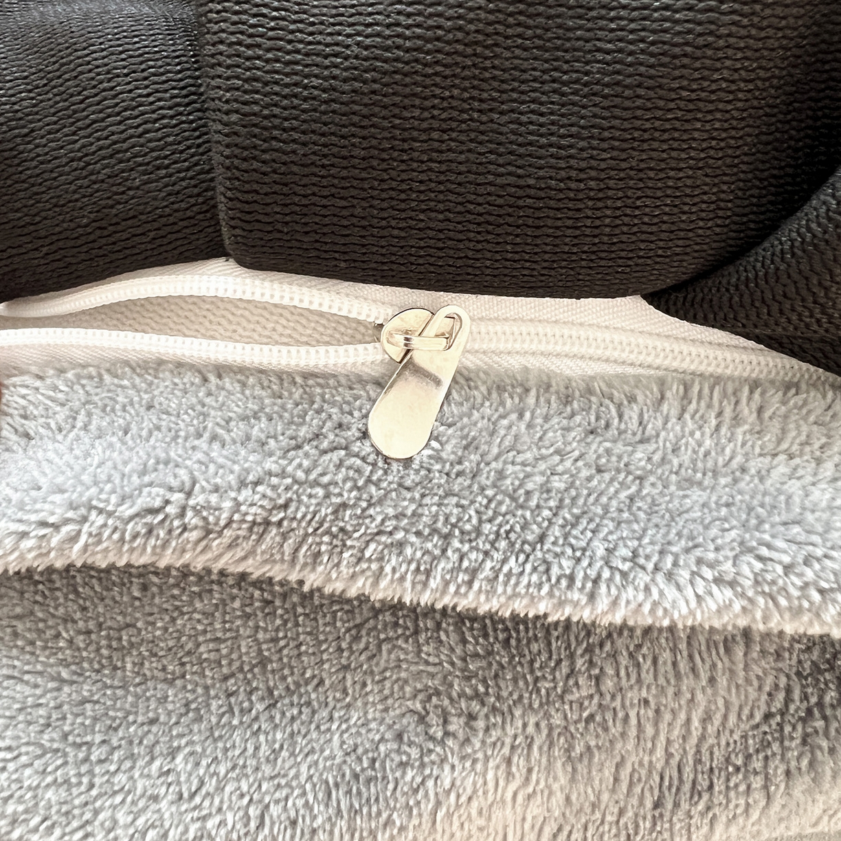 91家纺网 家纺一手货源 找家纺 言熙居家纺 2025新款A类兔毛绒韩版卡通花边四件套 墨枝