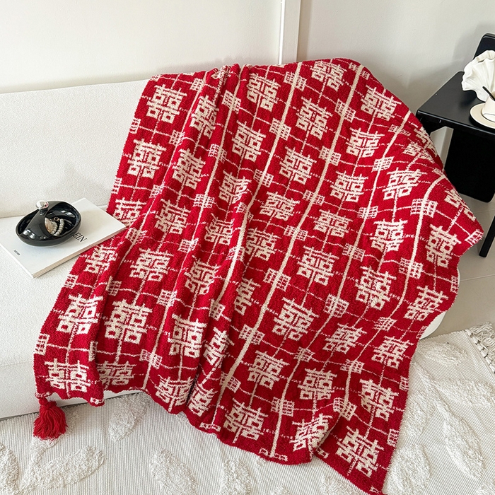 91家纺网 家纺一手货源 找家纺 （总）丹本家纺 2025新款A类结婚订婚红双喜半边绒流苏吊坠毛毯绒毯盖毯手工针织毯