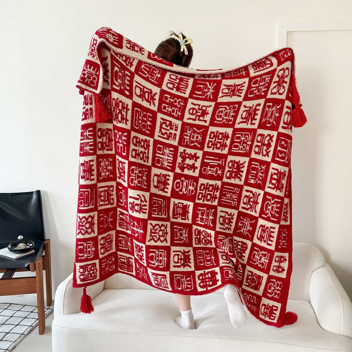 91家纺网 家纺一手货源 找家纺 （总）丹本家纺 2025新款A类结婚订婚红双喜半边绒流苏吊坠毛毯绒毯盖毯手工针织毯