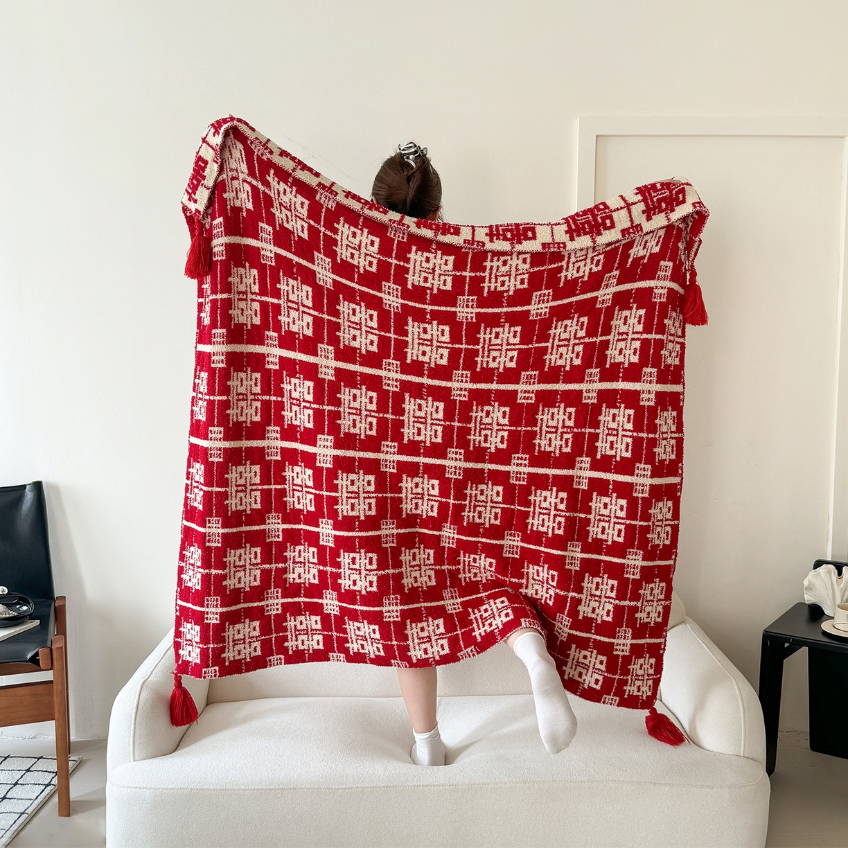 91家纺网 家纺一手货源 找家纺 丹本家纺 2025新款A类结婚订婚红双喜半边绒流苏吊坠毛毯绒毯盖毯手工针织毯 喜上加喜