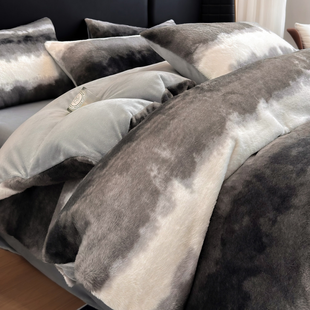 91家纺网 家纺一手货源 找家纺 （总）优悦生活馆 2025新款高克重兔毛绒牛奶绒保暖四件套-幻彩