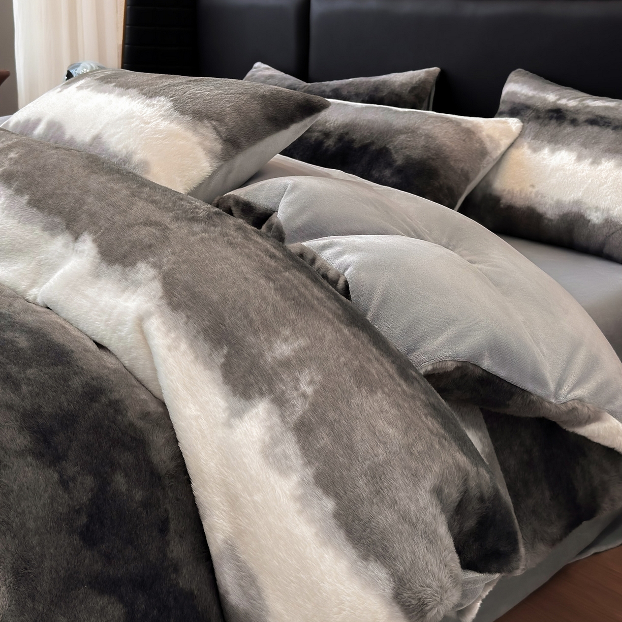 91家纺网 家纺一手货源 找家纺 优悦生活馆 2025新款高克重兔毛绒牛奶绒保暖四件套-幻彩 幻彩深灰