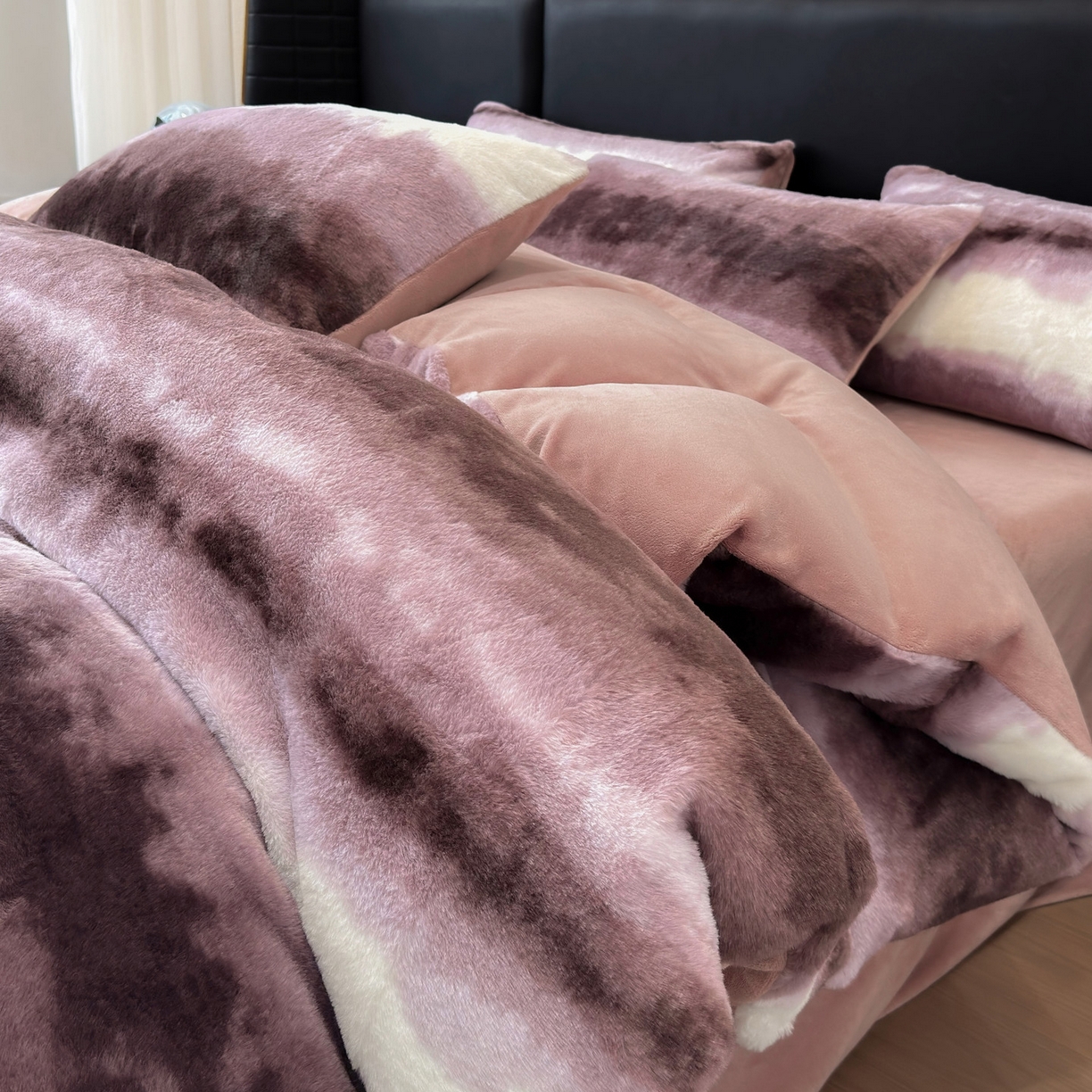 91家纺网 家纺一手货源 找家纺 优悦生活馆 2025新款高克重兔毛绒牛奶绒保暖四件套-幻彩 幻彩粉