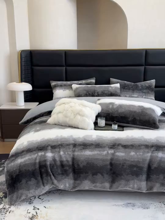 91家纺网 家纺一手货源 找家纺 优悦生活馆 2025新款高克重兔毛绒牛奶绒保暖四件套-幻彩 幻彩深灰